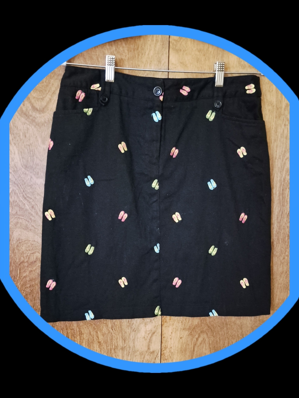 Vintage Counterparts Black Novelty Two Pocket Skirt w/  Embroidery Thong Sandals